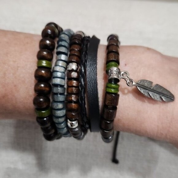 Nwot Mens Beaded  & Leather Bracelet Set with Feather Charm - Picture 1 of 4